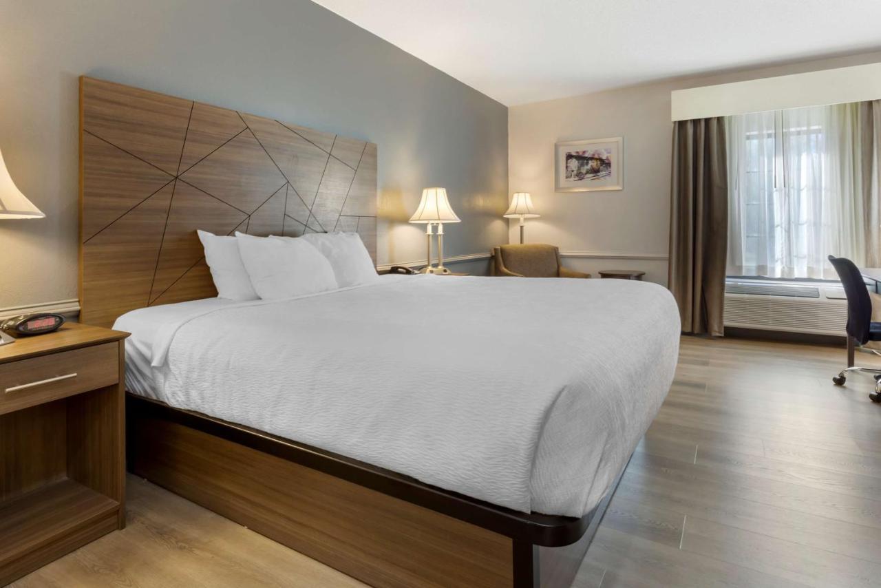 Best Western Plus South Hill Inn Екстериор снимка