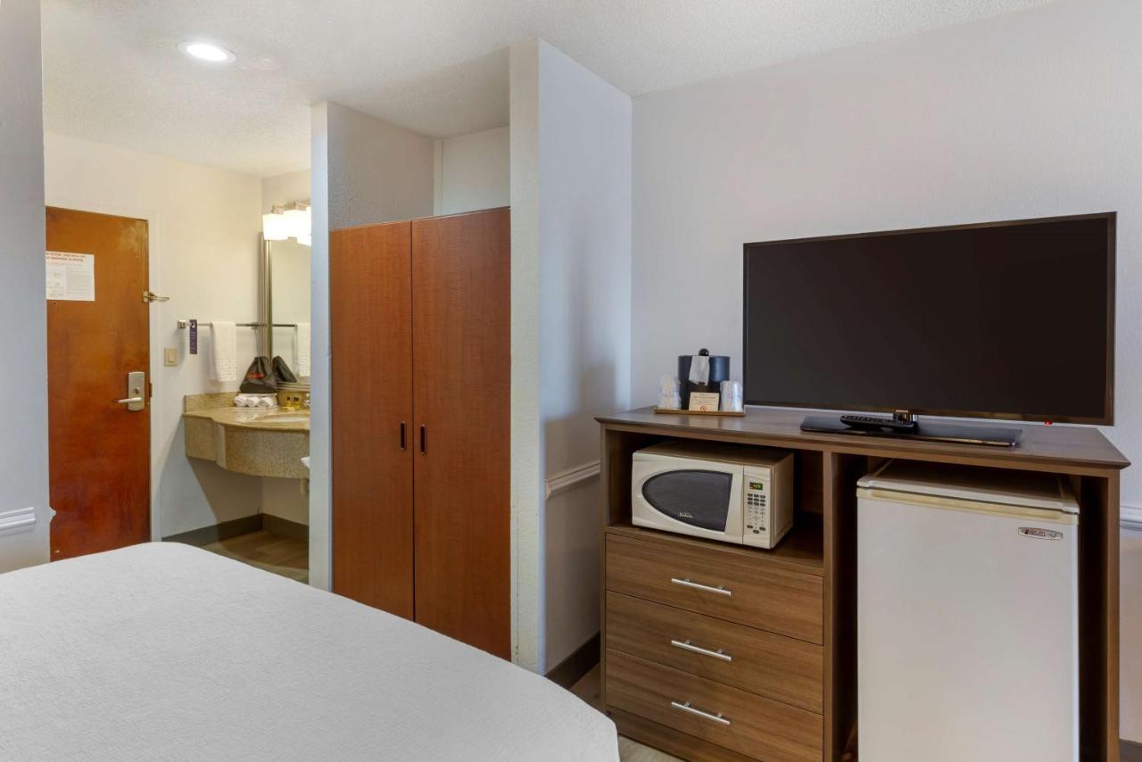 Best Western Plus South Hill Inn Екстериор снимка