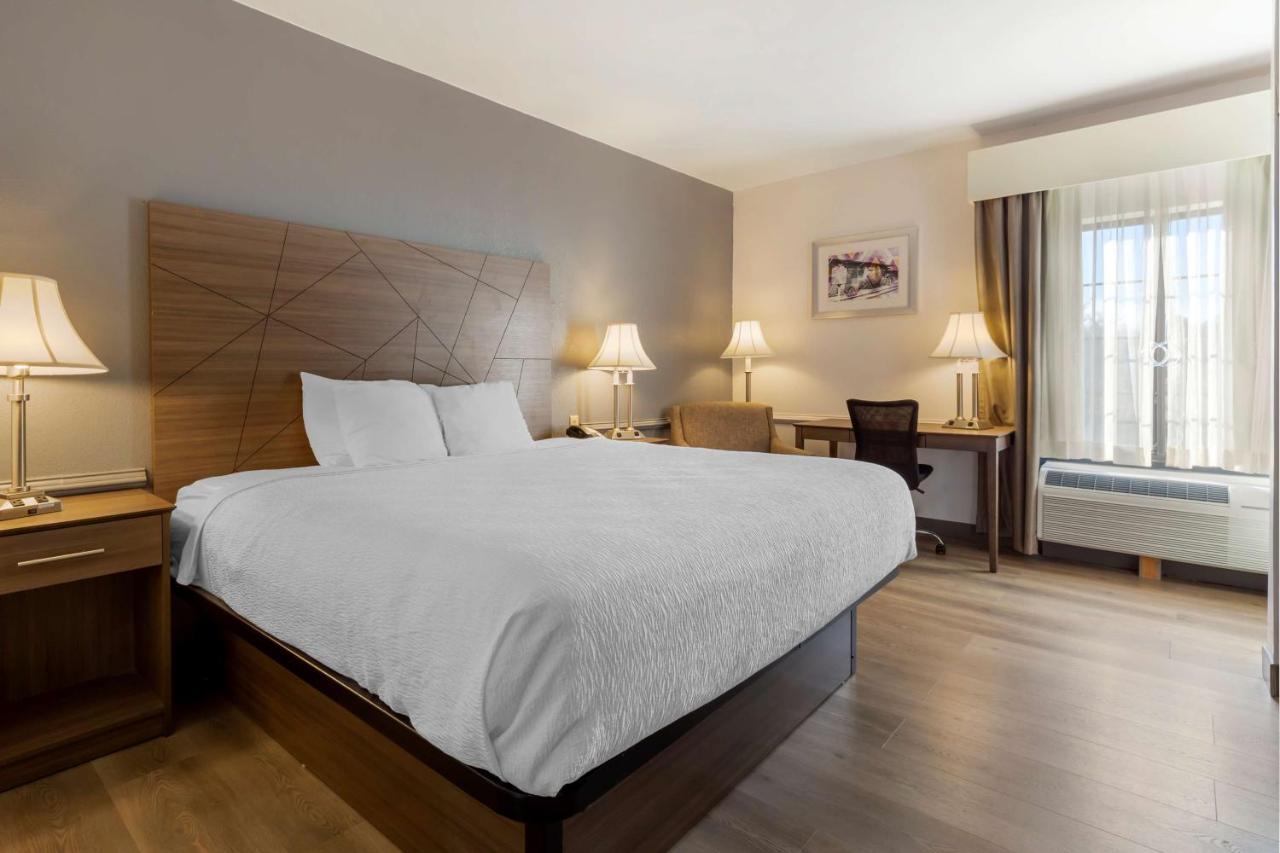 Best Western Plus South Hill Inn Екстериор снимка