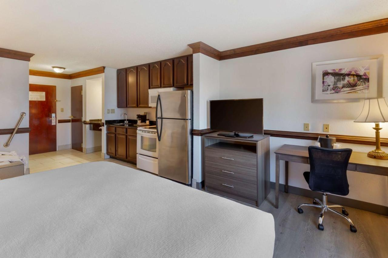Best Western Plus South Hill Inn Екстериор снимка