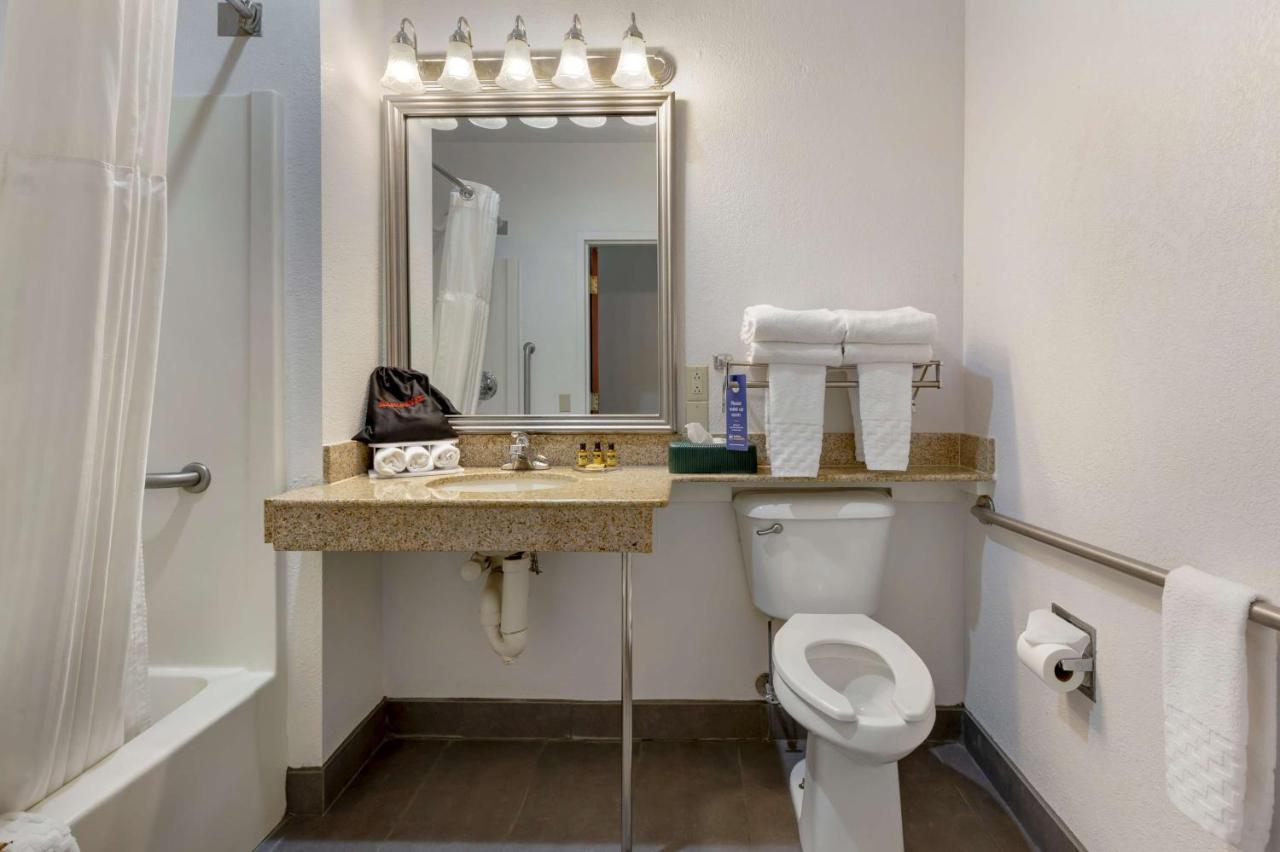 Best Western Plus South Hill Inn Екстериор снимка