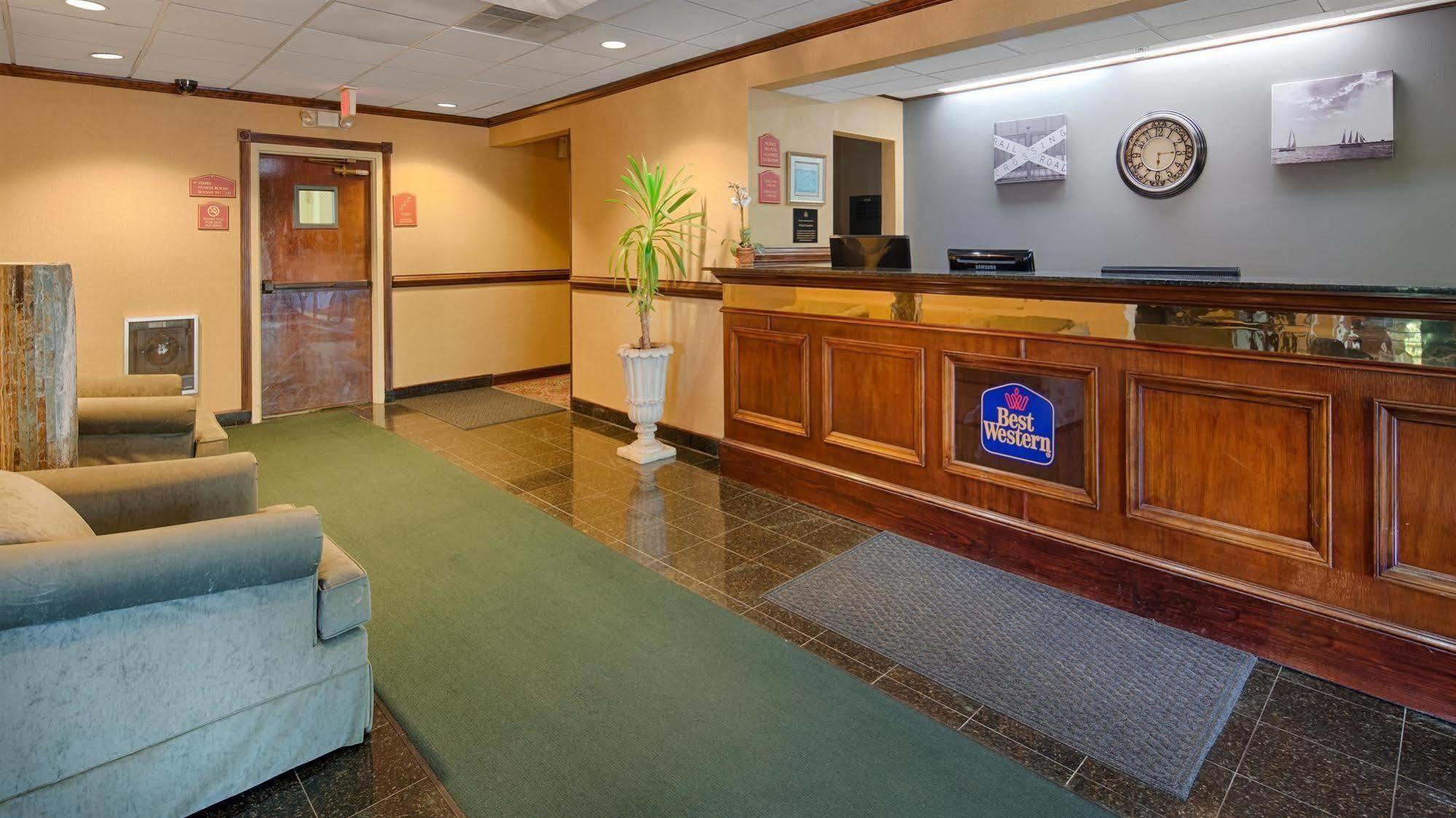 Best Western Plus South Hill Inn Екстериор снимка