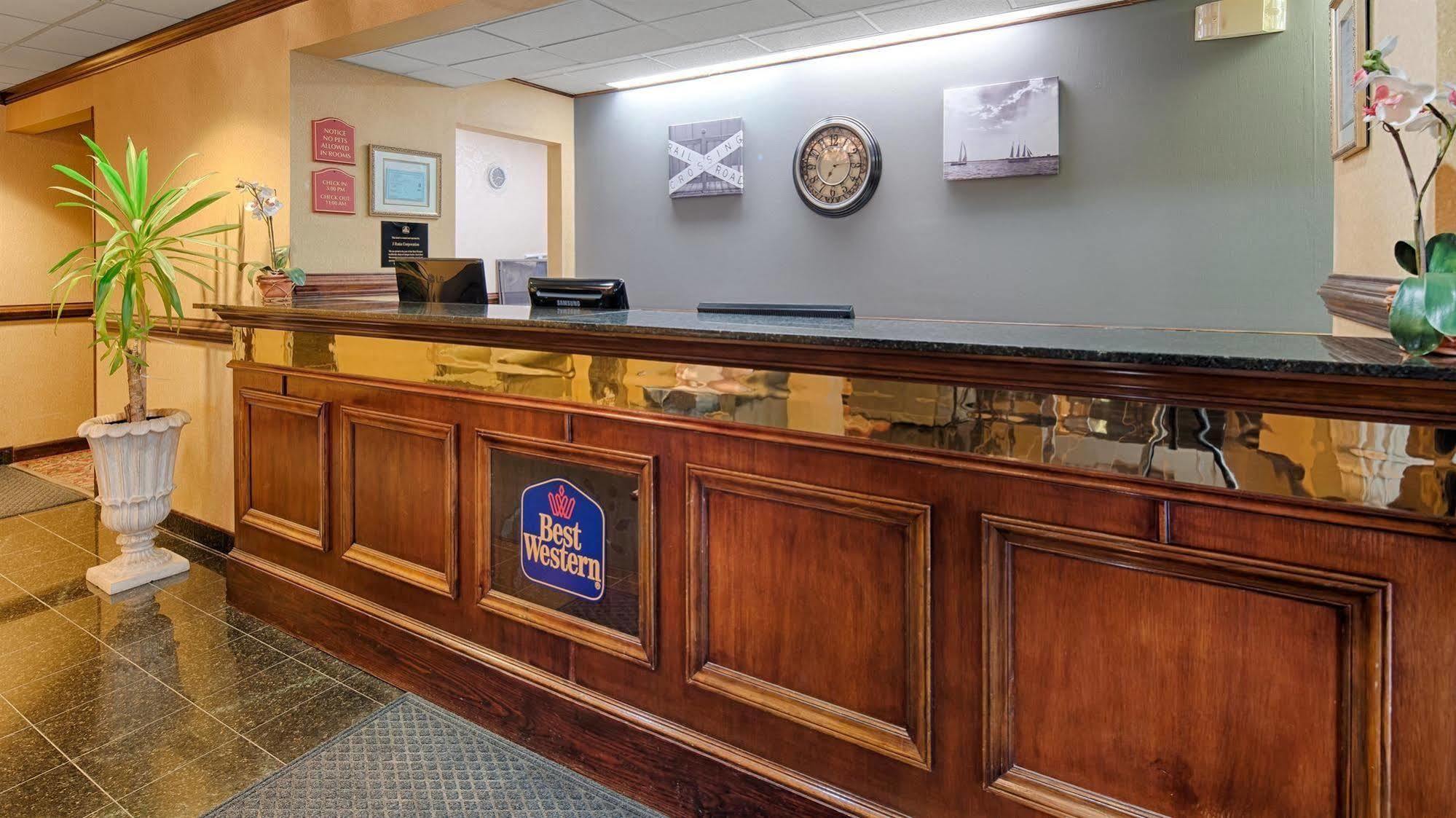 Best Western Plus South Hill Inn Екстериор снимка