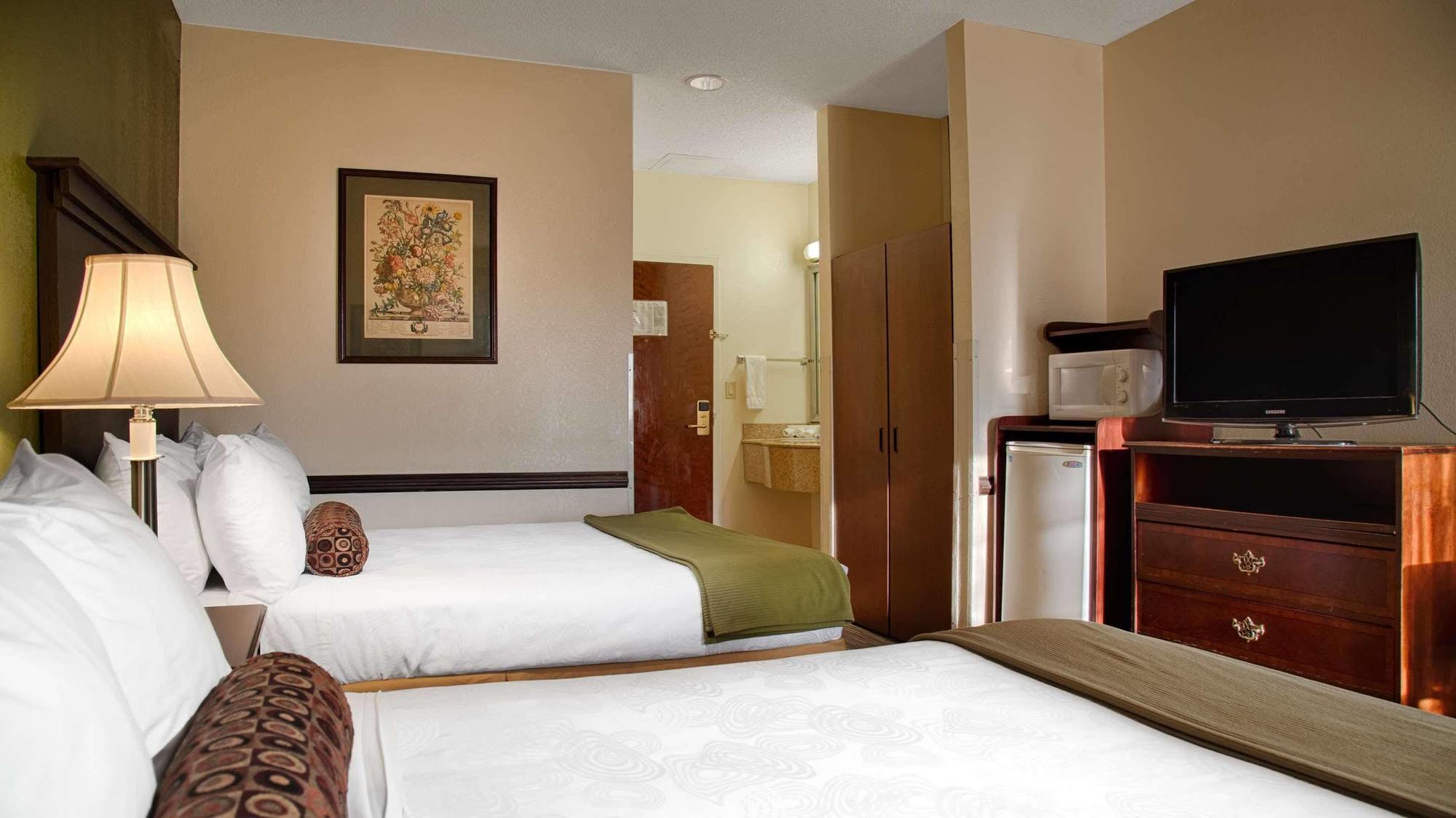 Best Western Plus South Hill Inn Екстериор снимка