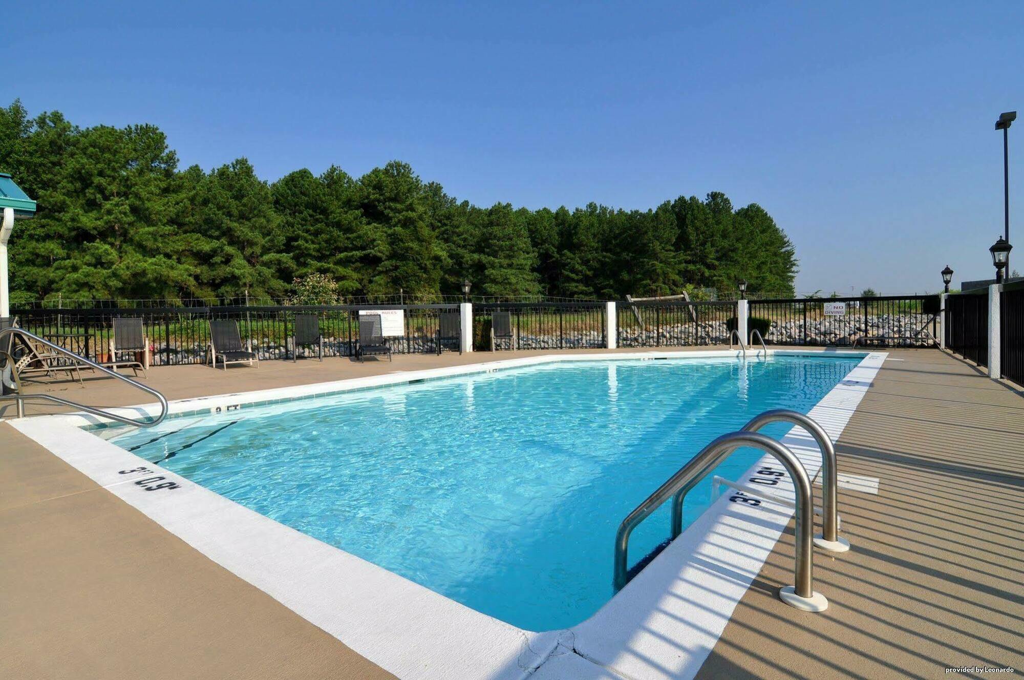 Best Western Plus South Hill Inn Екстериор снимка